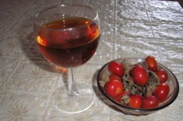 Как приготовить домашнее вино из шиповника